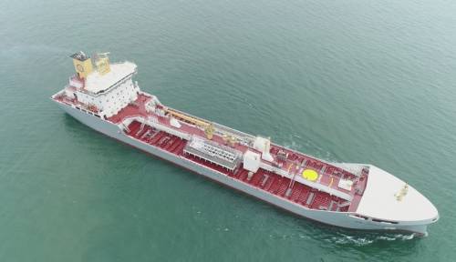 Китай передал заказчику новый танкер
