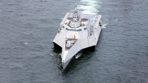 Боевой корабль прибрежной зоны USS Charleston прошел морские испытания