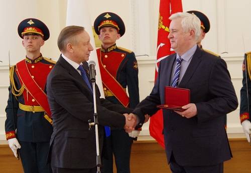 Корабелы Адмиралтейских верфей получили награды от губернатора Петербурга