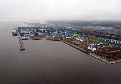 В морском порту Усть-Луга возобновится строительство базы обеспечивающего флота