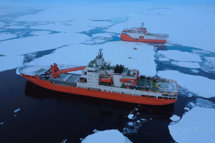 Научно-экспедиционное судно 'Академик Трёшников' установило несколько рекордов в ходе высокоширотного рейса