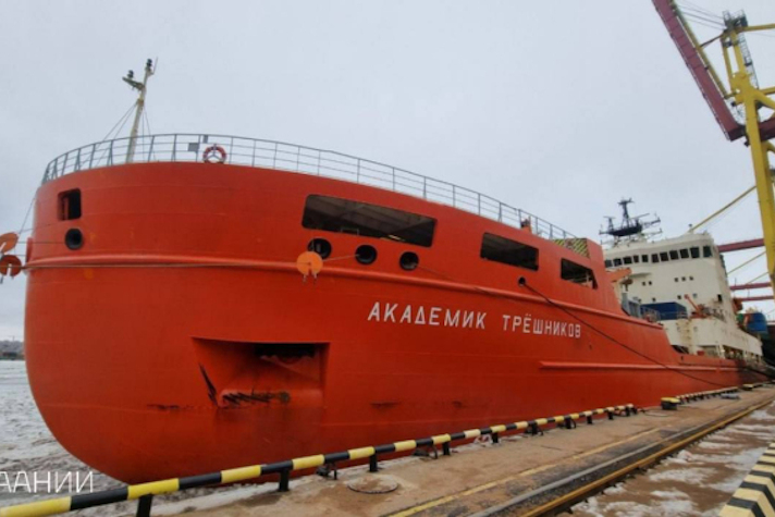 Научно-экспедиционное судно 'Академик Трёшников' вышло из Петербурга в Антарктику