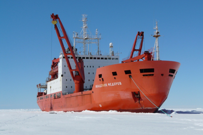 НЭС 'Академик Федоров' отправится в 68-ю антарктическую экспедицию 15 ноября