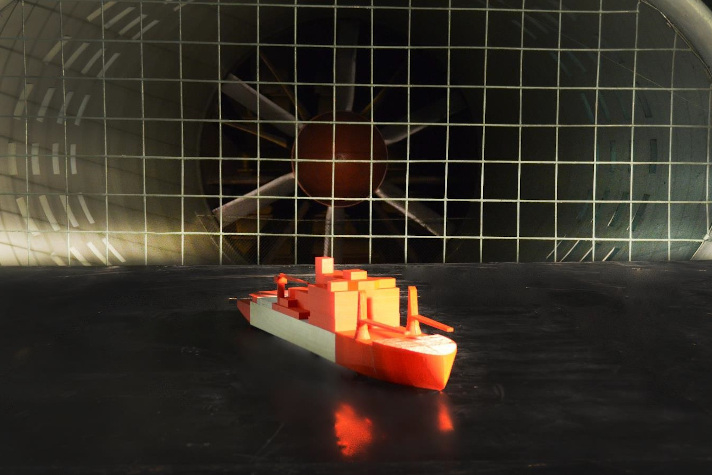 Модель судна 'Иван Фролов' прошла испытания в аэродинамической трубе Крыловского центра