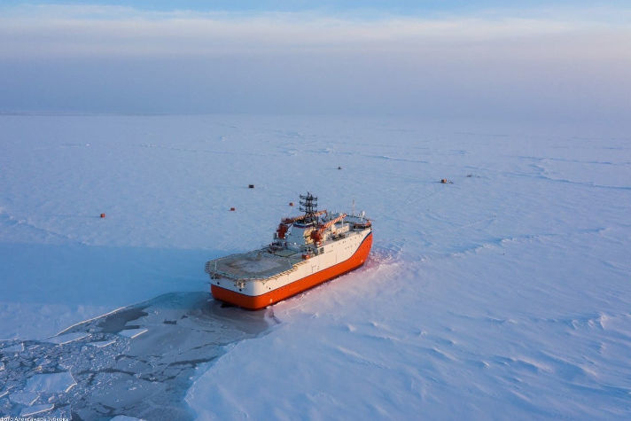 Главного конструктора КБ 'Вымпел' наградили за разработку платформы 'Северный полюс'