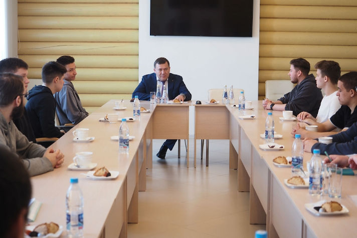 Руководитель Судостроительной корпорации 'Ак Барс' встретился со студентами-практикантами