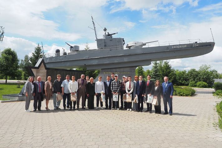 Победители школьных инженерных соревнований 'Корабелки' посетили Зеленодольский завод