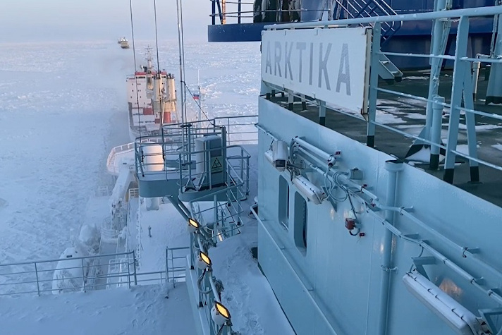 Моряки ледоколов 'Арктика' и 'Ямал' удостоены государственных наград за работу на СМП