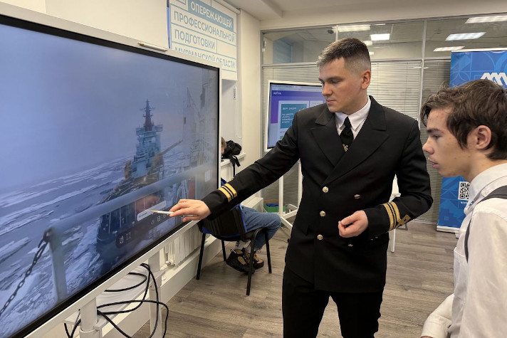Моряки 'Атомфлота' рассказали школьникам о работе в Арктике
