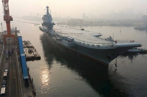 Китайский авианосец 'Шандунь' вышел на ходовые испытания