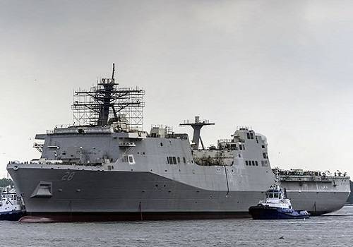 Для ВМС США спущен на воду очередной десантно-вертолетоносный корабль-док