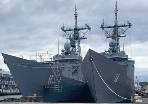 На двух бывших фрегатах ВМС Австралии поднят чилийский флаг