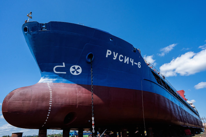 Завод 'Борремфлот' завершил ремонт теплохода 'Русич-6' на обновлённом слипе