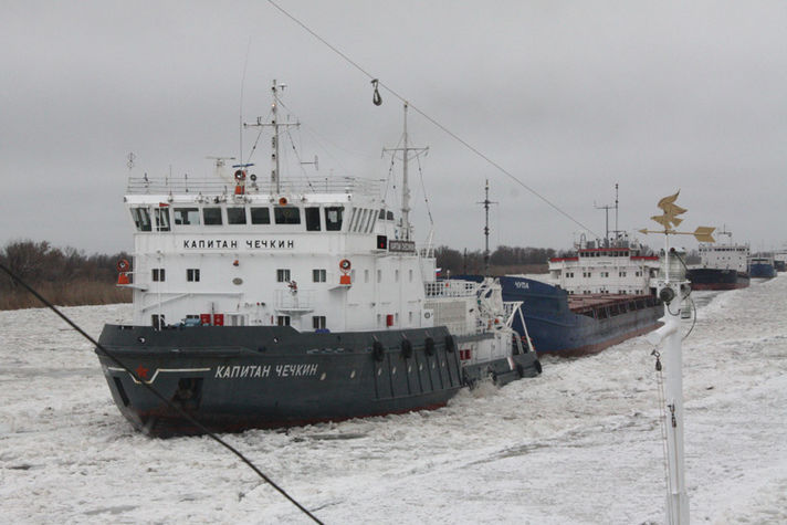 За период ледокольных проводок в морских портах Астрахань и Оля проведено более 400 судов