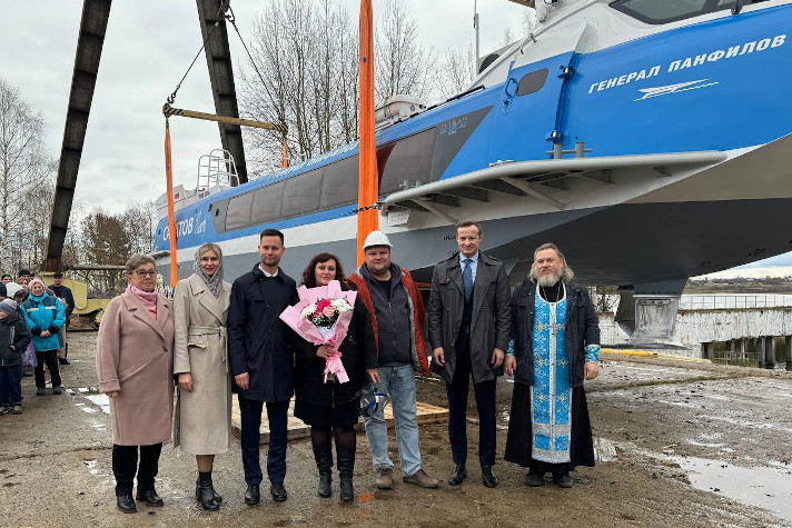 Состоялся спуск на воду третьего судна на подводных крыльях 'Валдай 45Р' для Саратовской области