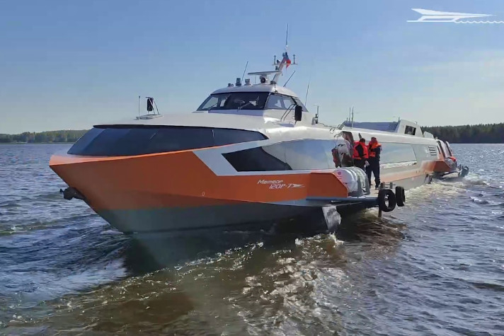 'ЦКБ по СПК' отправило в Ростов-на-Дону первое судно на подводных крыльях 'Метеор 120Р'