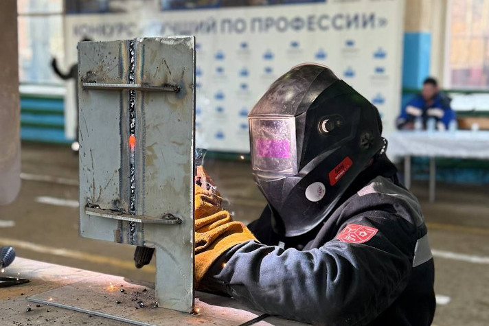 Енисейское пароходство определило лучшего сварщика