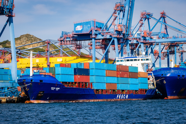 Второй контейнеровоз Fesco вышел на линию между Санкт-Петербургом и Калининградом