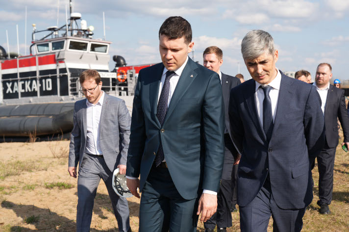 Антону Алиханову представили возможности судна на воздушной подушке с гибкими скегами 'Хаска-10'