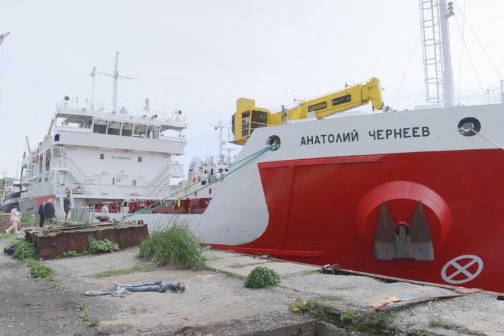 Грузопассажирское судно 'Анатолий Чернеев' успешно завершило первый рейс на Чукотку