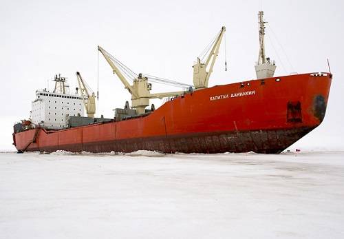 В отдалённые пункты базирования Северного флота доставлено более 90% зимовочных запасов