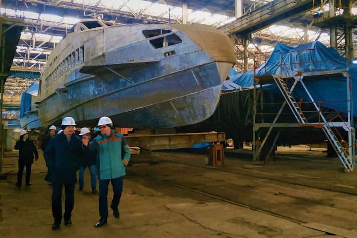 Хабаровский судостроительный завод посетили конструкторы и рыбаки