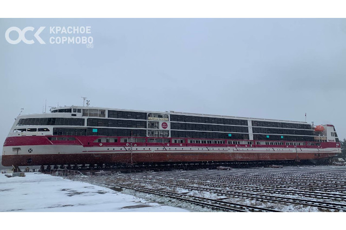 Теплоход 'Мустай Карим' вновь поднят на слип завода ОСК 'Красное Сормово'