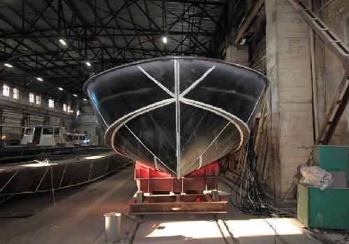  На Костромском судомеханическом заводе продолжается строительство катера для ЯНАО