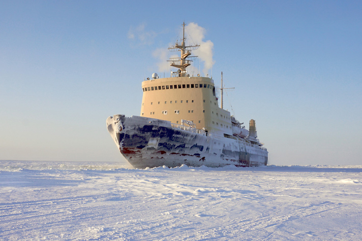 Ледокол 'Адмирал Макаров' поработает по заказу 'Атомфлота' в Западной Арктике