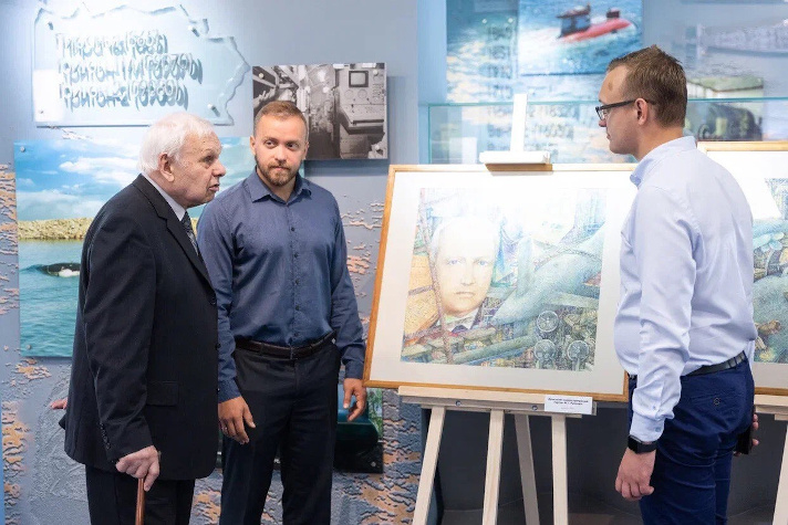В бюро 'Малахит' проходит выставка работ художника и подводника Альберта Сытина
