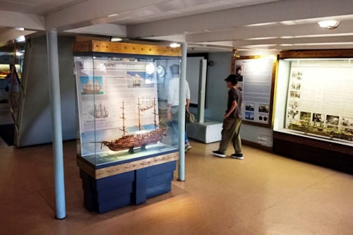 На крейсере 'Аврора' открылась выставка об устройстве парусных кораблей