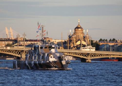 В Петербурге прошла первая ночная тренировка Главного военно-морского парада