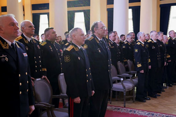 Главком ВМФ выразил соболезнования семье адмирала флота Владимира Чернавина