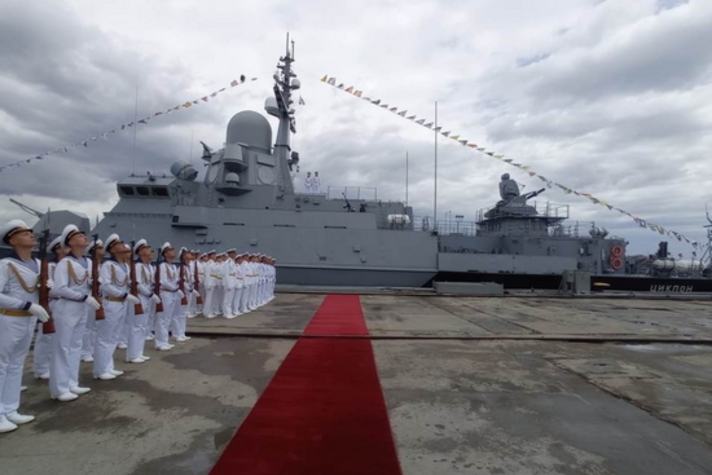 Малый ракетный корабль 'Циклон' принят в состав ВМФ России