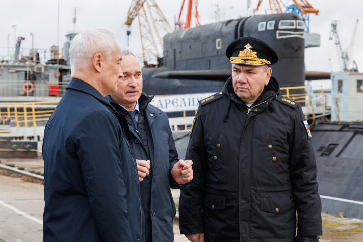 Глава Минобороны ознакомился с ходом ремонта и модернизации атомных подводных лодок в Северодвинске
