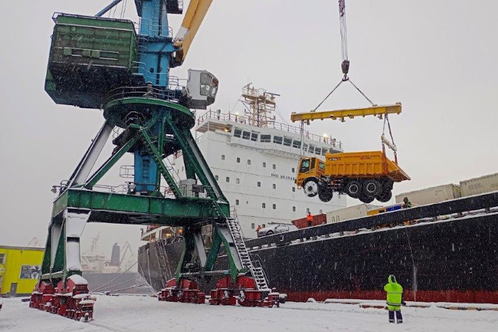 Мурманский морской торговый порт обработал груз автотехники для Арктики