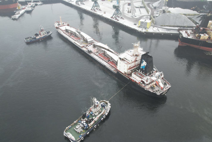 Мурманский порт завершил программу обработки грузов для хранения СПГ