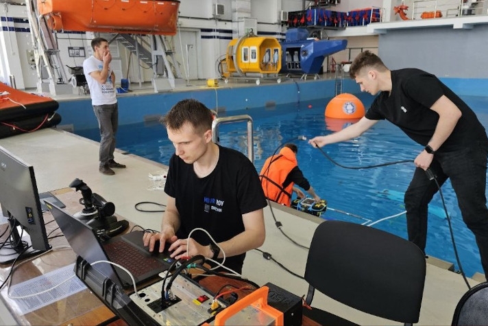 Во Владивостоке прошли соревнования по подводной робототехнике среди школьников и студентов