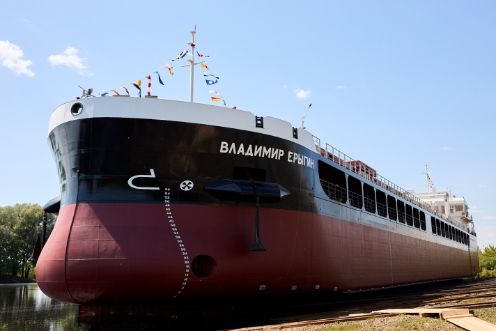 Спущен на воду третий сухогруз проекта RSD71 'Владимир Ерыгин'