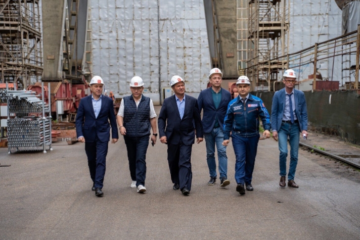 Глава Росморречфлота проверил ход строительства аварийно-спасательных судов на заводе 'Янтарь'