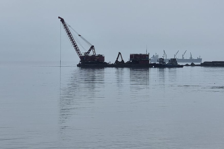 Начались дноуглубительные работы в морском порту Невельск