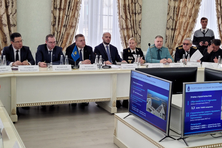 В Астрахани обсудили организацию регулярных перевозок на Каспии