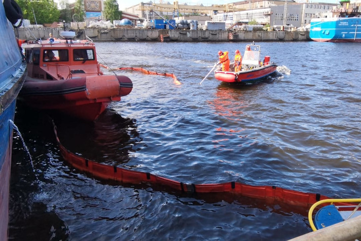 В 'Большом порту Санкт-Петербург' отработали борьбу с нефтеразливом