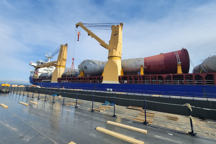 Морской порт Де-Кастри возобновил перевалку крупногабаритных грузов