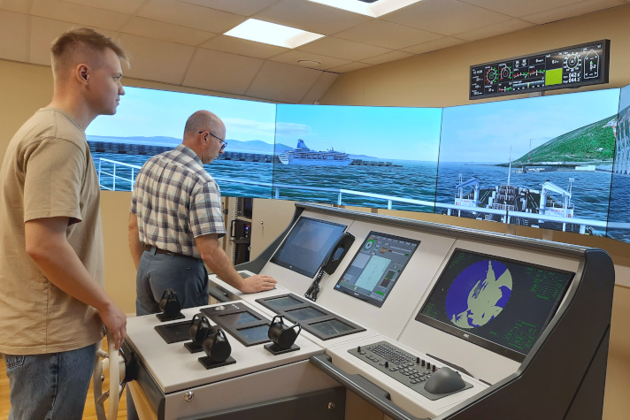 Морской УТЦ 'Макаровки' ввел в эксплуатацию интегрированный тренажерный комплекс судна