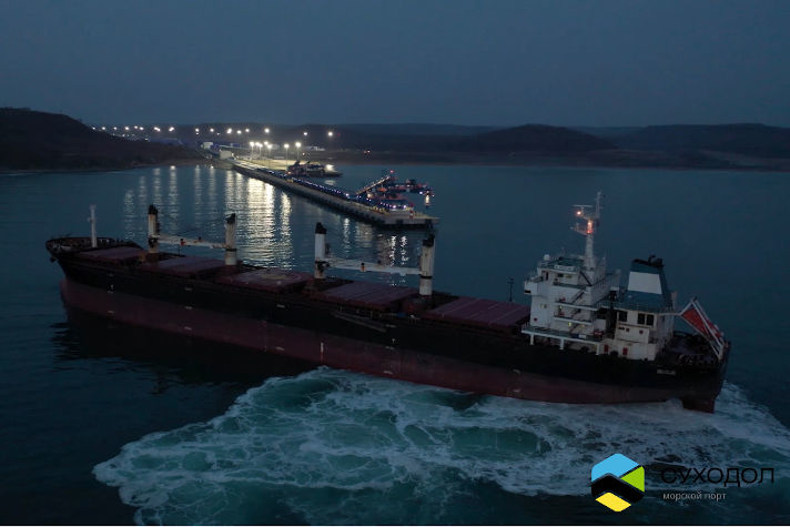 Морской порт 'Суходол' отгрузил первый уголь