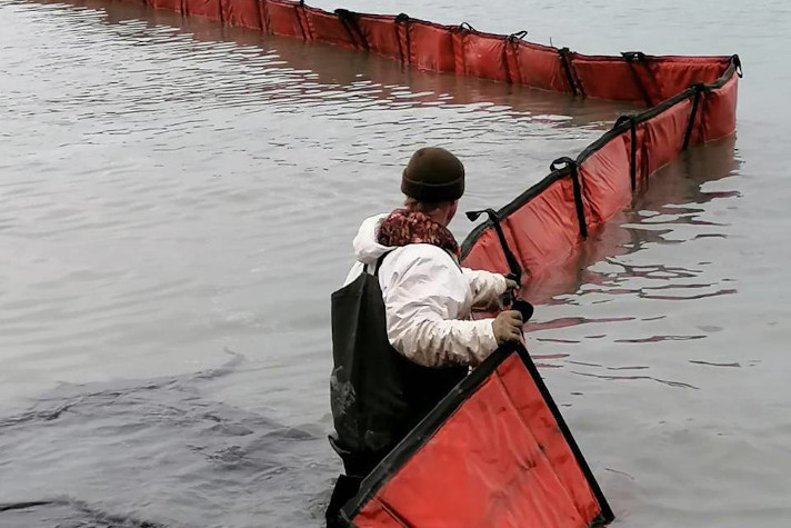 На Черном море продолжается ликвидация последствий крушения танкеров