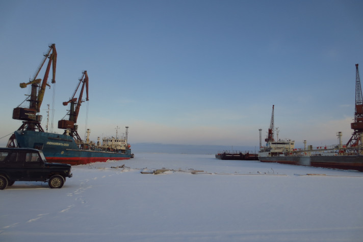 Более 500 тысяч тонн грузов обработали в морском порту Тикси в навигацию 2025 года