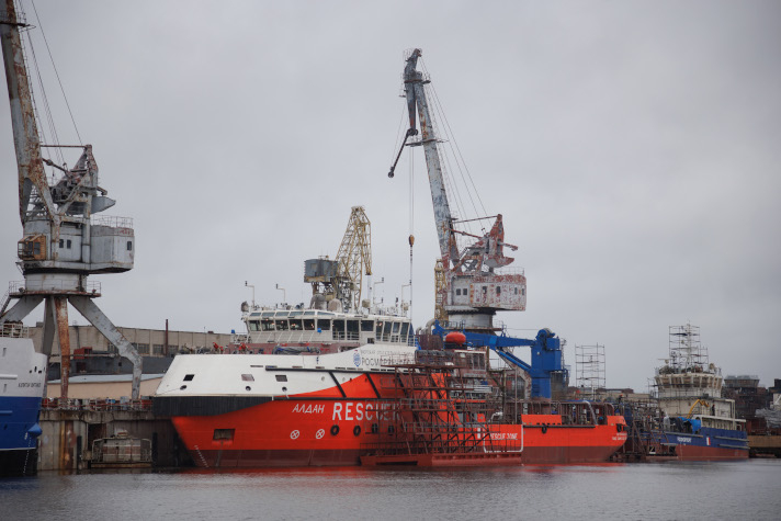 Аварийно-спасательное судно 'Алдан' готовится к перегону на достроечную базу