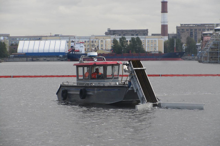 В Санкт-Петербурге отработали ликвидацию условного разлива нефтепродуктов